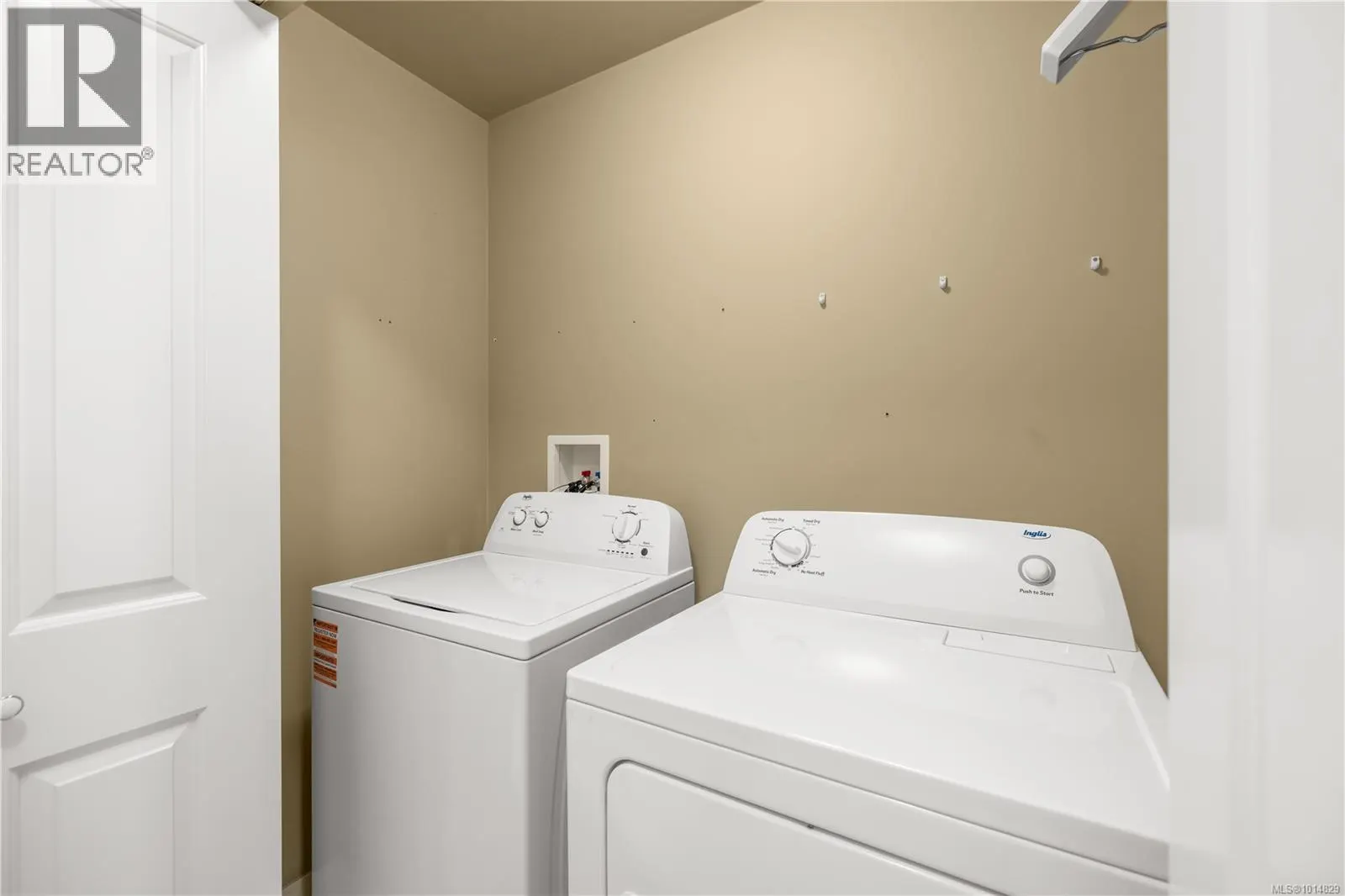 8 Newstead Cres