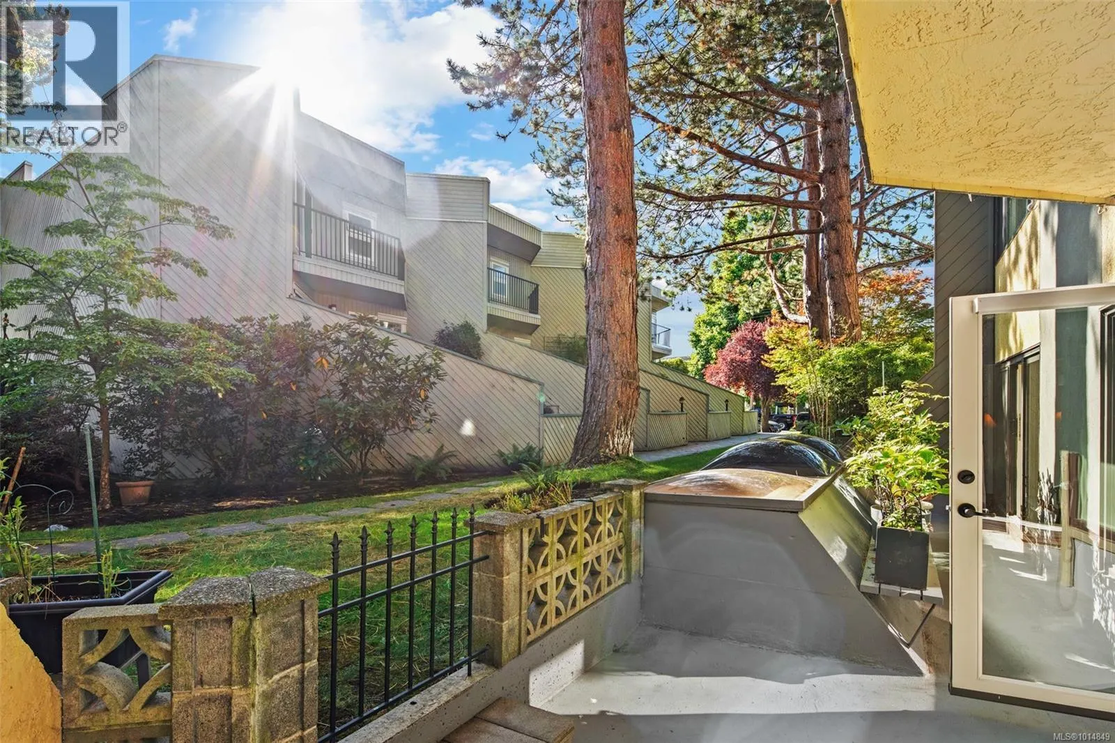 108 1149 Rockland Ave