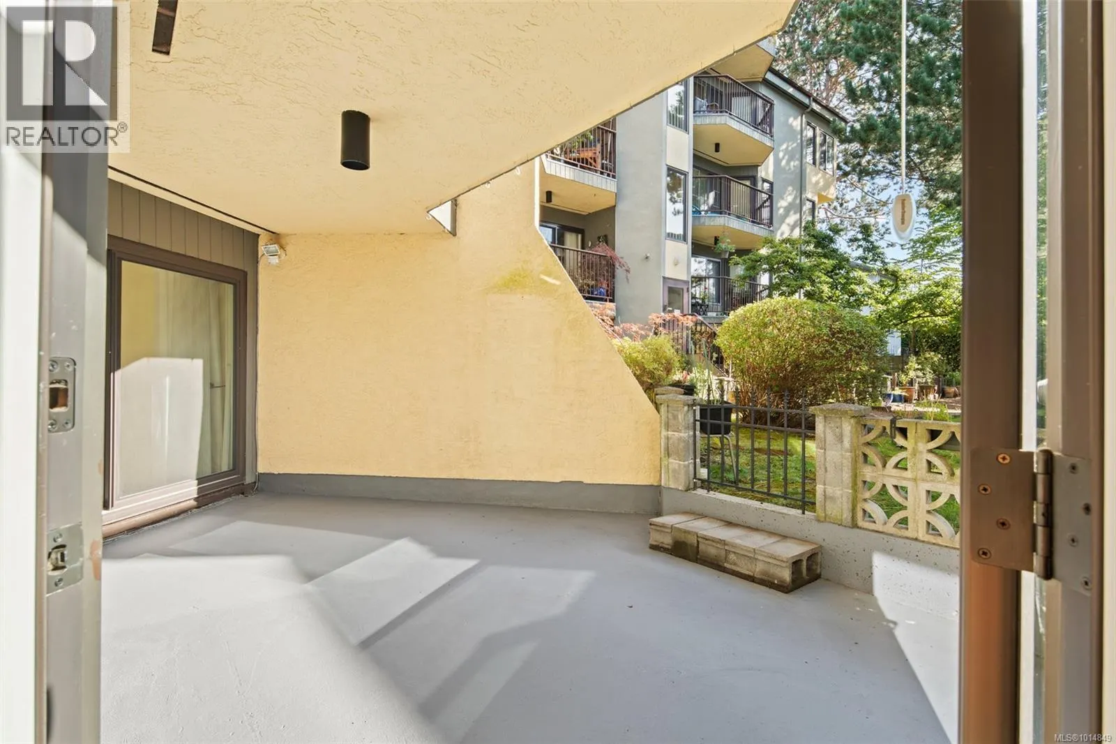 108 1149 Rockland Ave