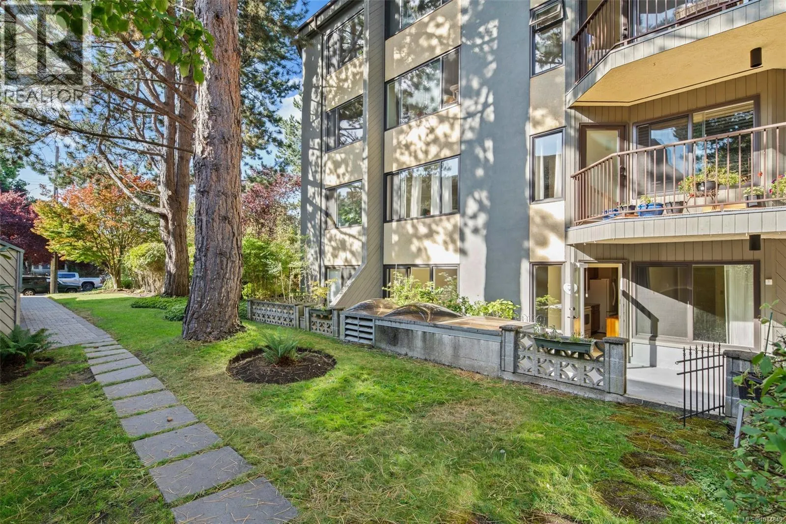 108 1149 Rockland Ave