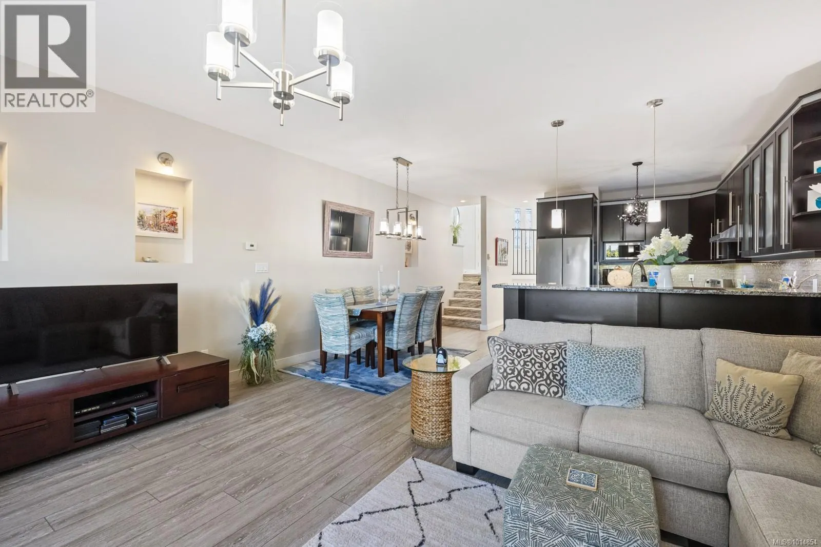 3 1004 DeCosta Pl