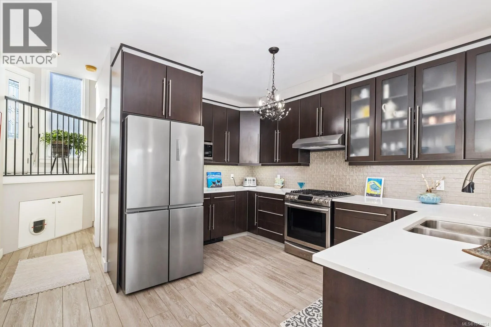 3 1004 DeCosta Pl