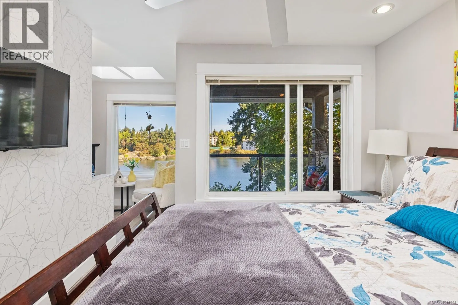 3 1004 DeCosta Pl