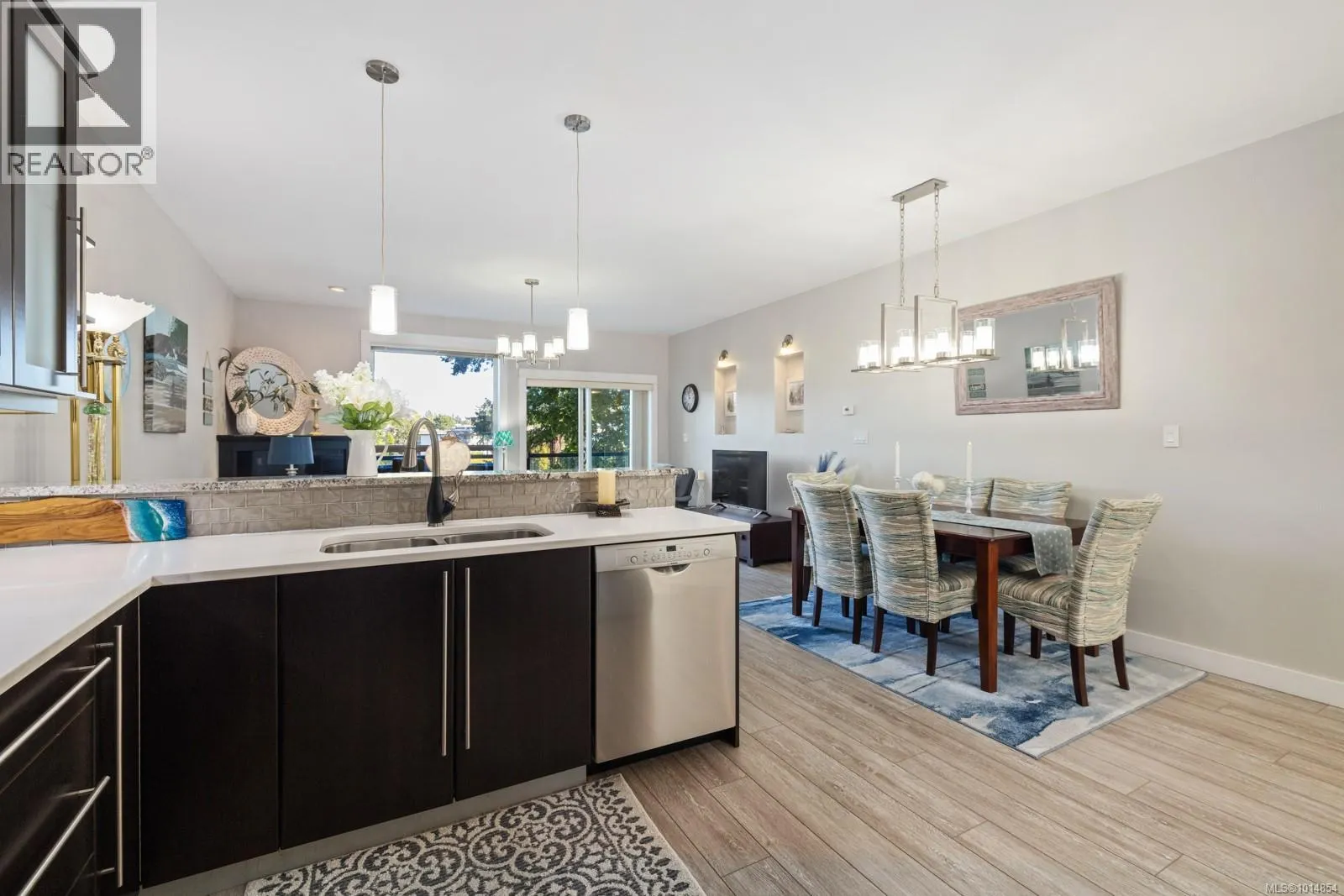 3 1004 DeCosta Pl