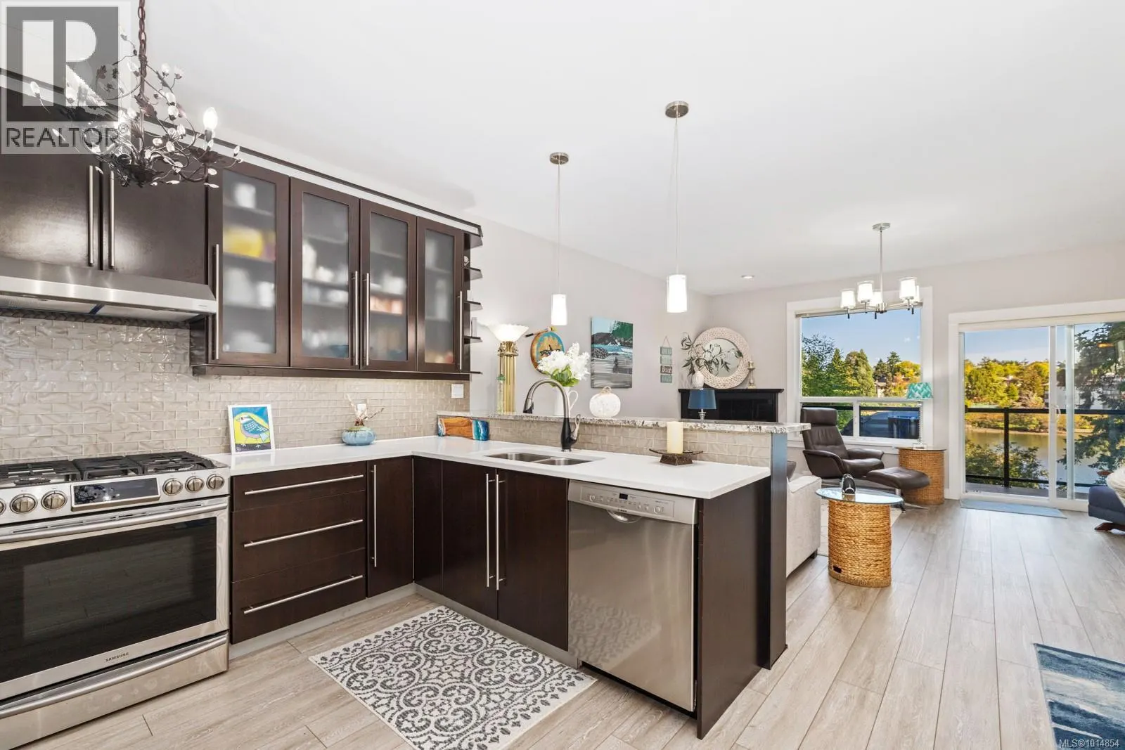 3 1004 DeCosta Pl