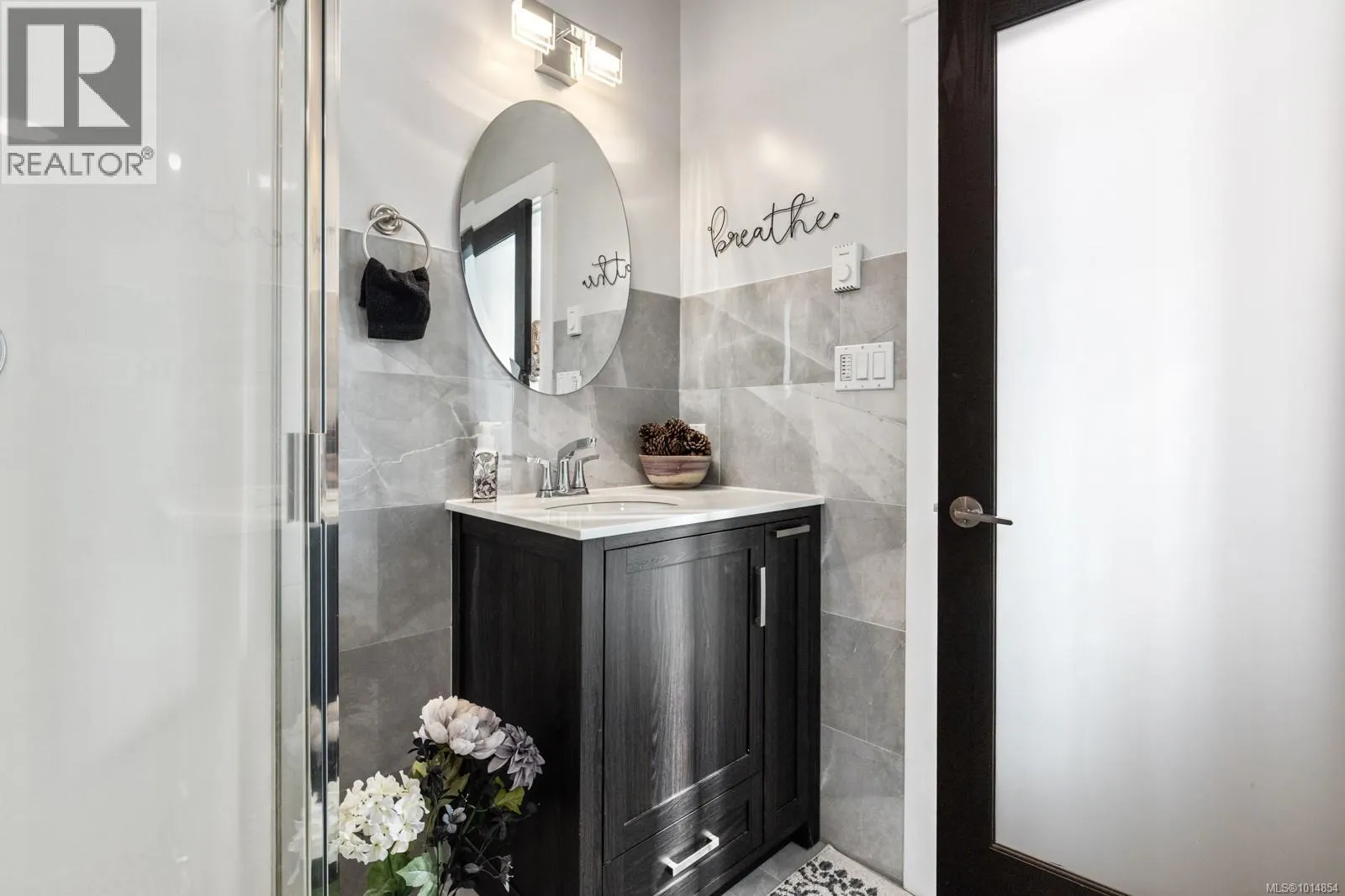 3 1004 DeCosta Pl
