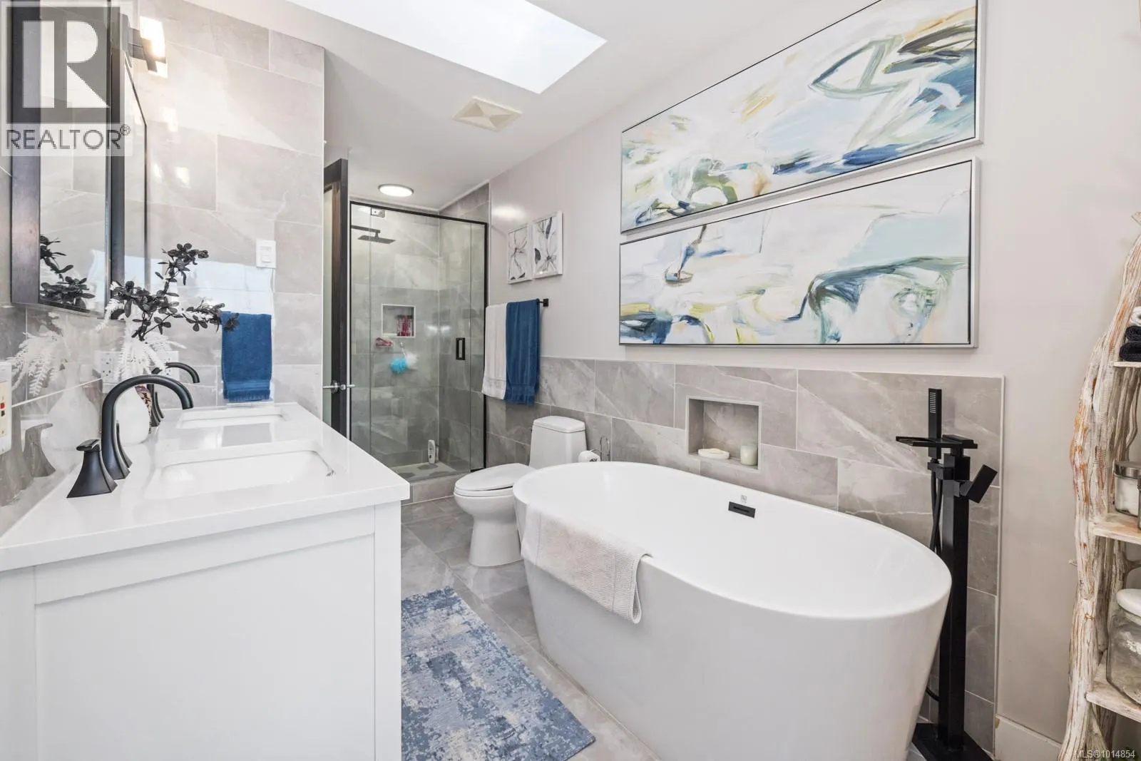 3 1004 DeCosta Pl