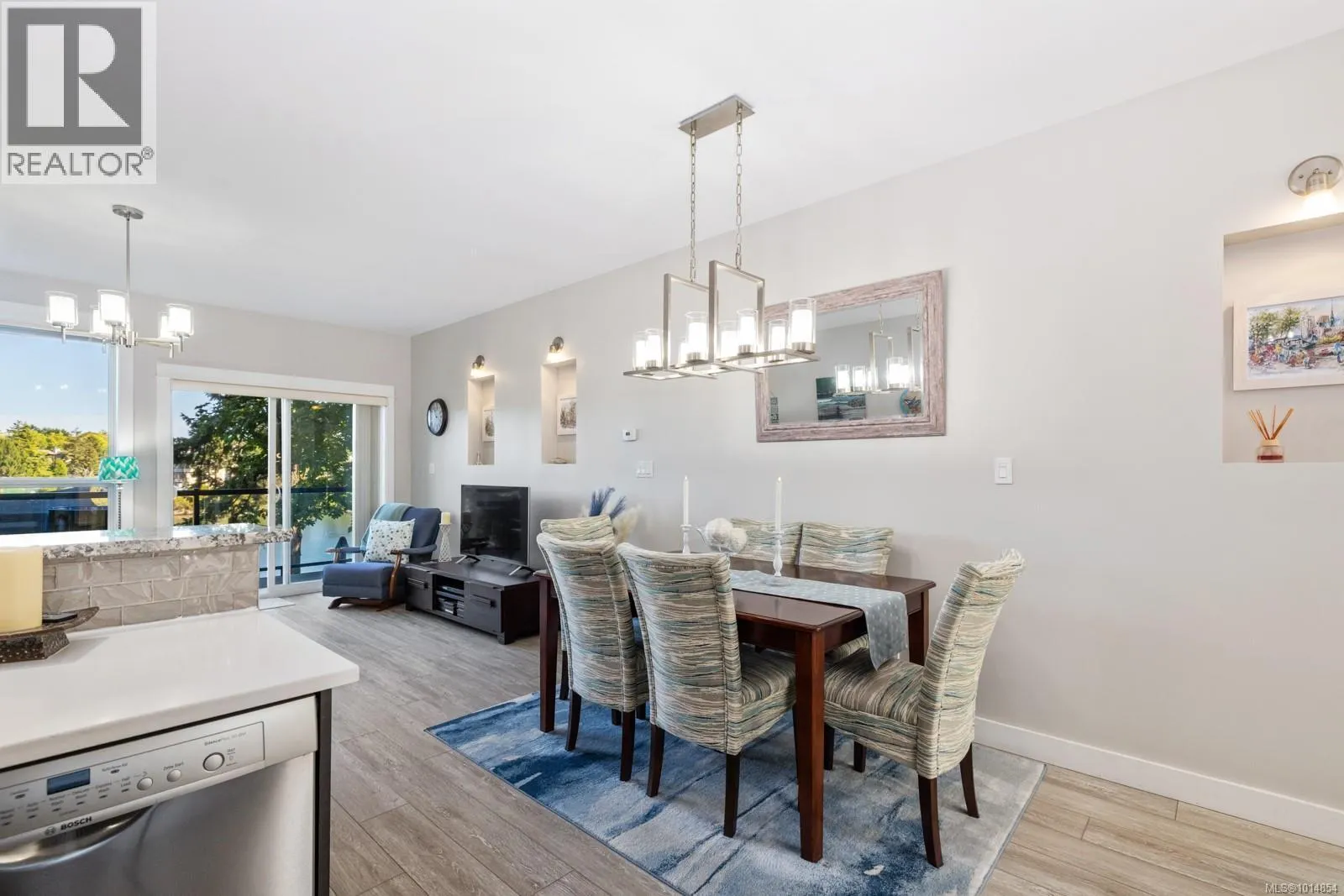 3 1004 DeCosta Pl