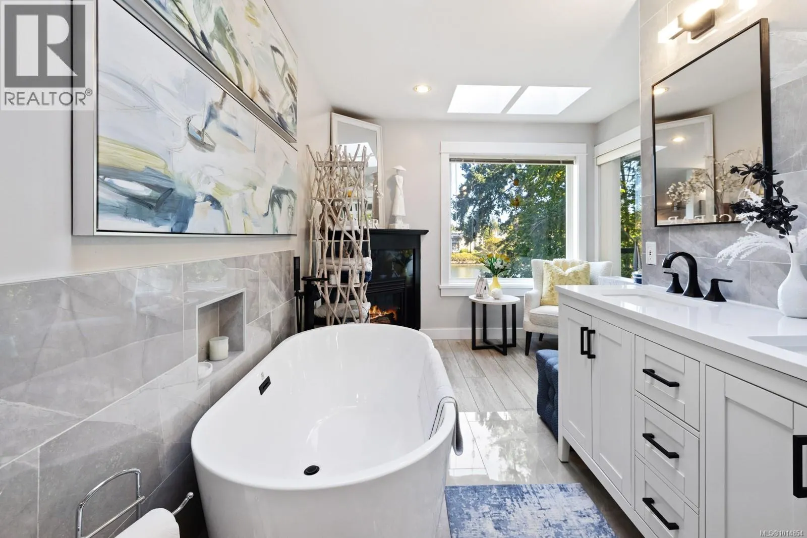 3 1004 DeCosta Pl