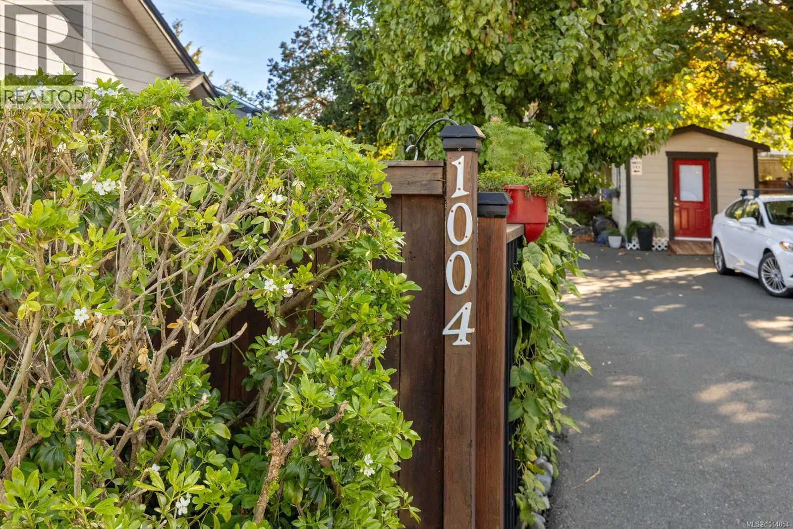 3 1004 DeCosta Pl