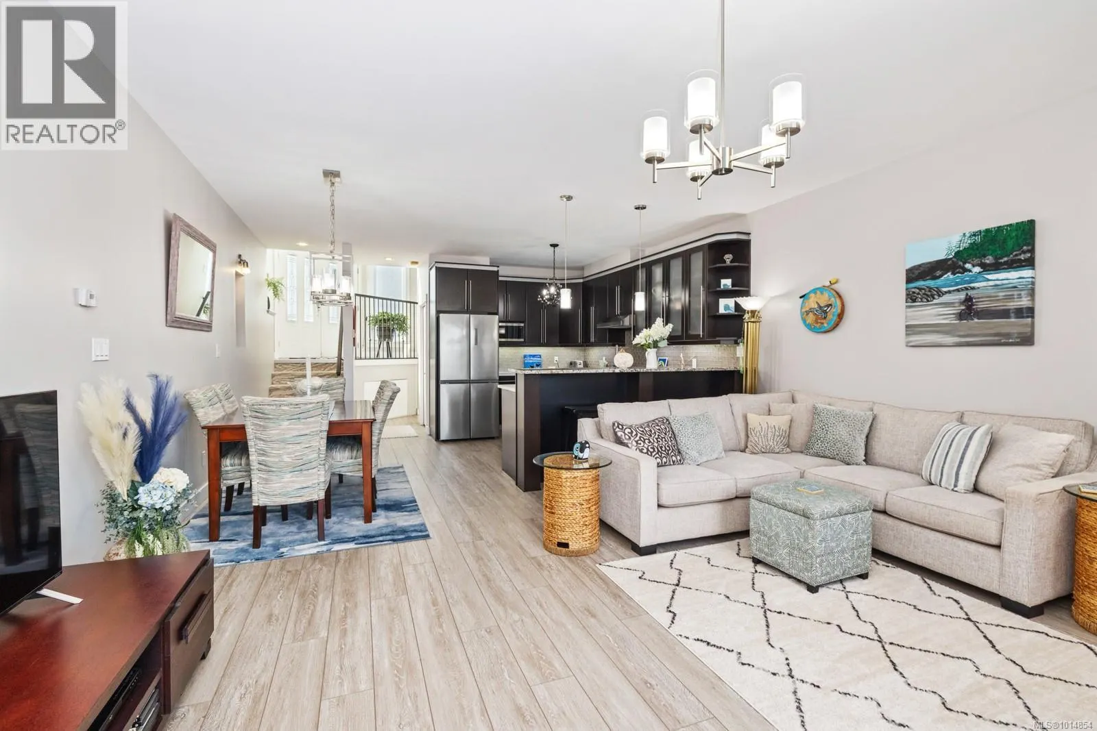 3 1004 DeCosta Pl