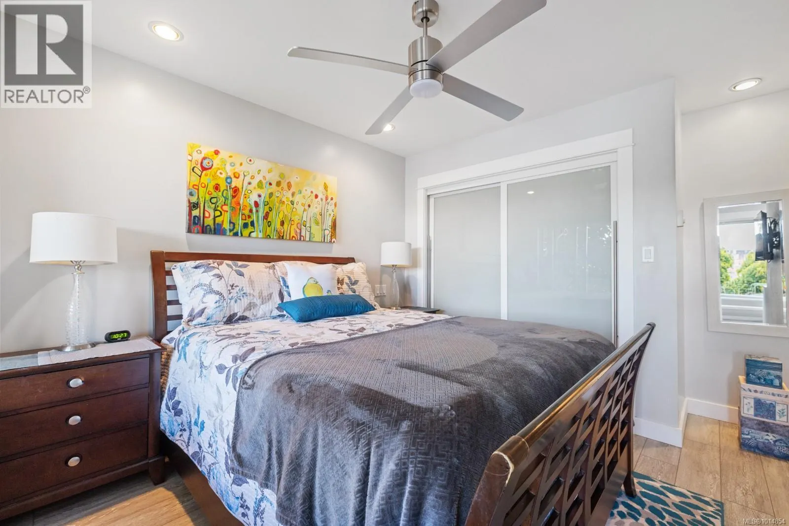 3 1004 DeCosta Pl