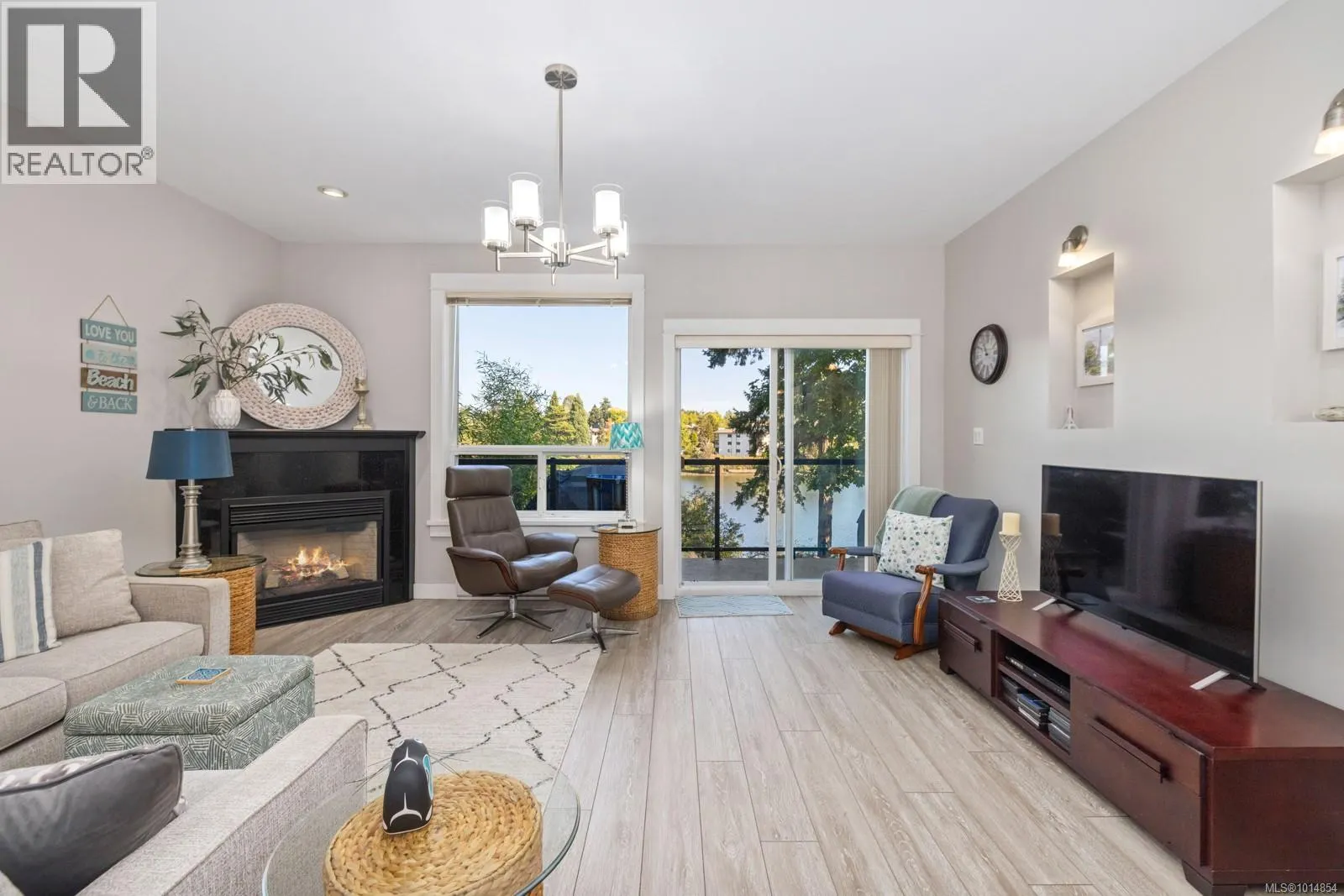 3 1004 DeCosta Pl