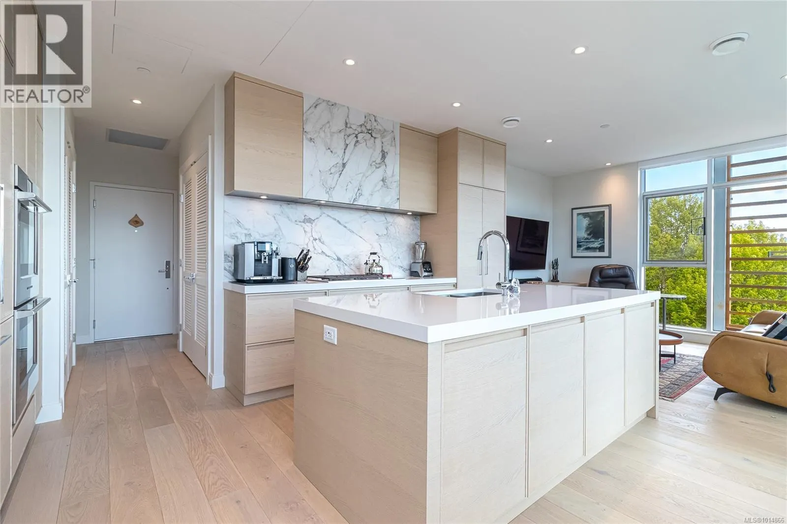 405 1916 Oak Bay Ave