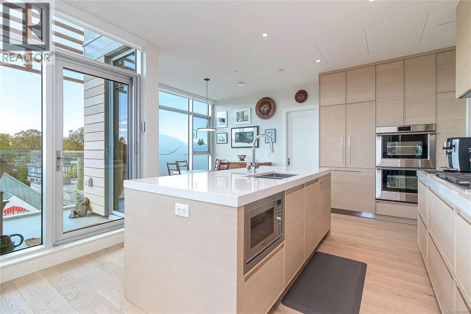 405 1916 Oak Bay Ave