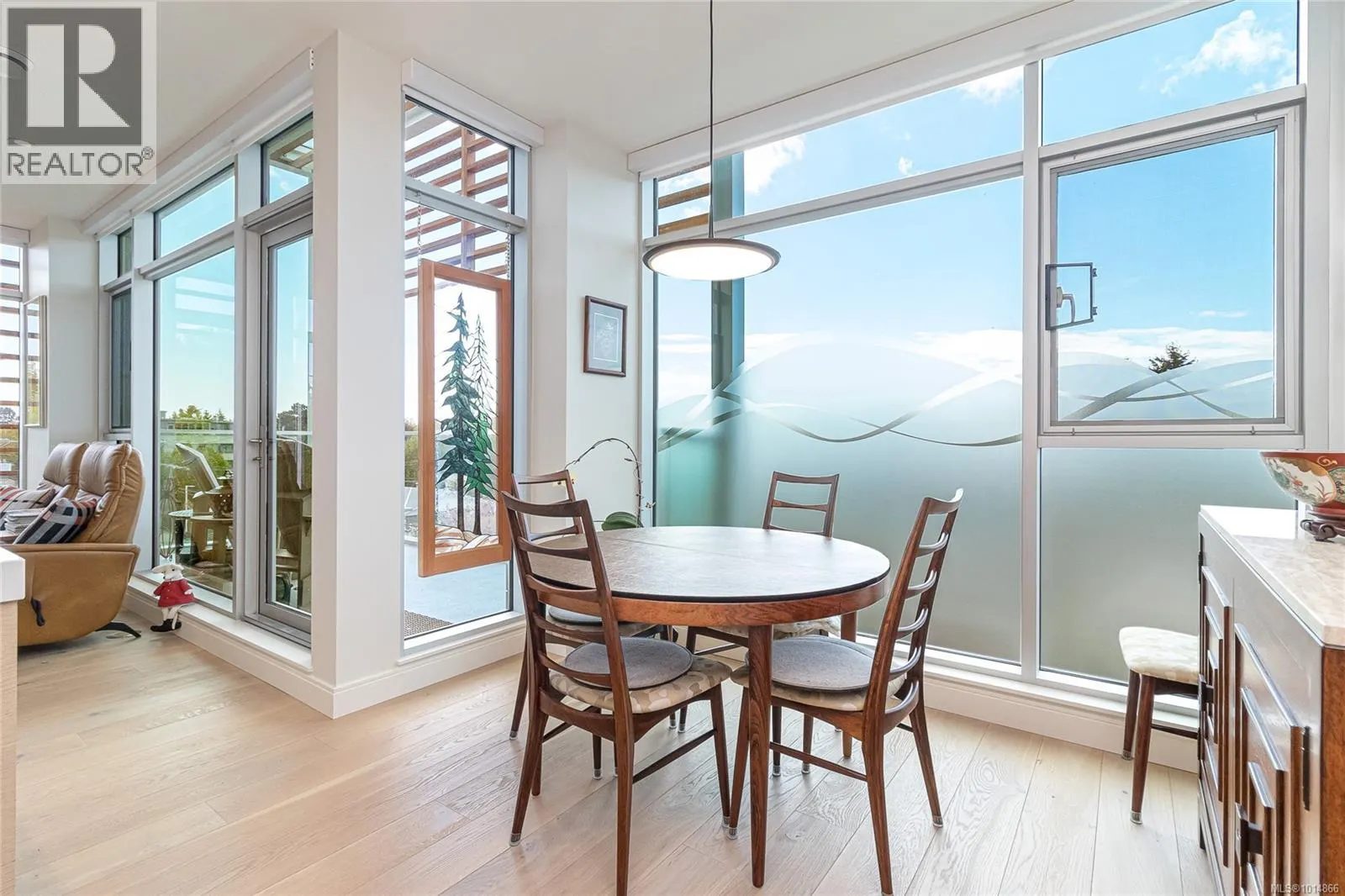 405 1916 Oak Bay Ave