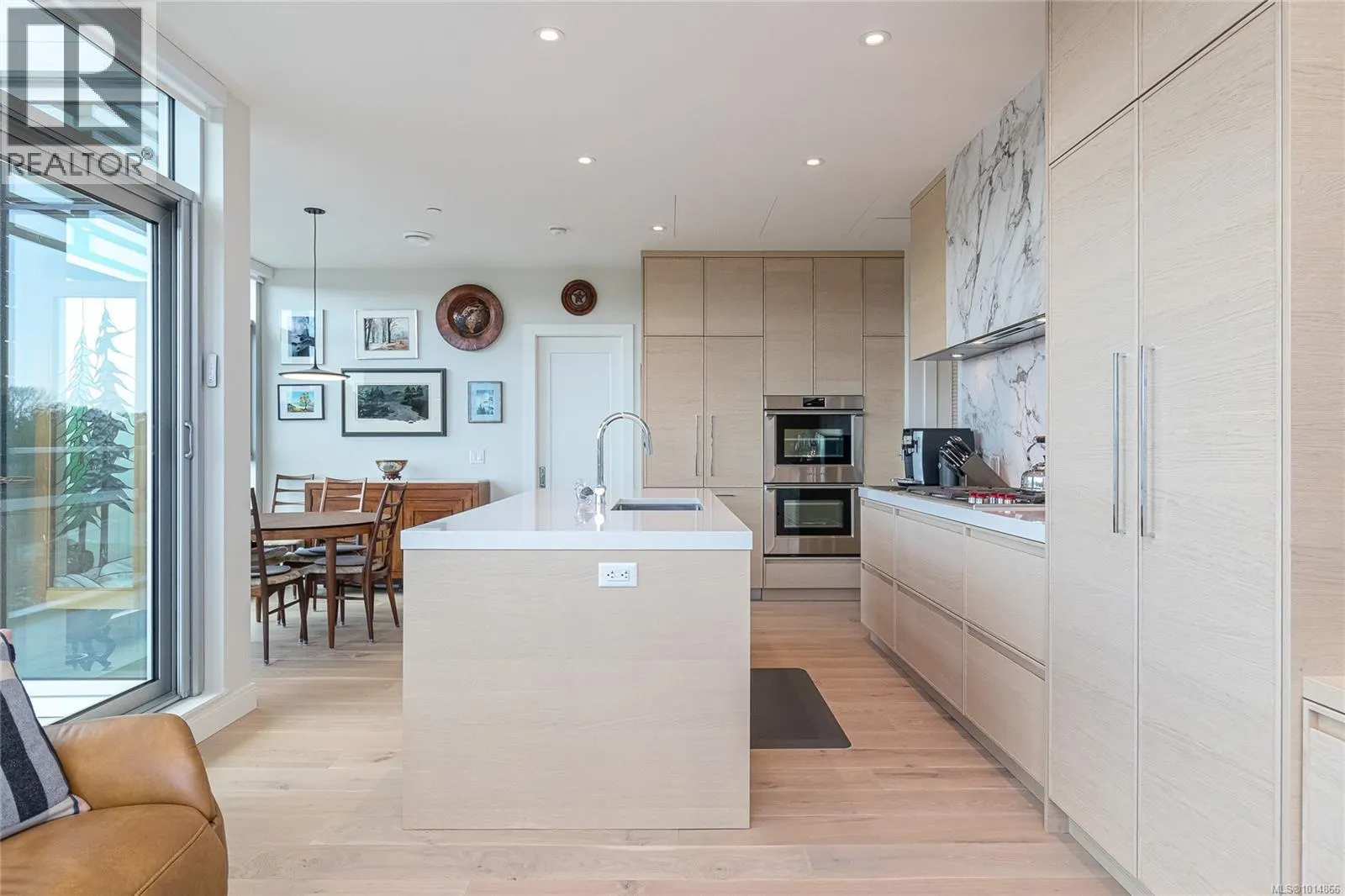 405 1916 Oak Bay Ave