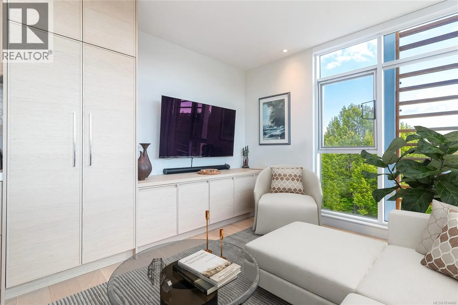 405 1916 Oak Bay Ave