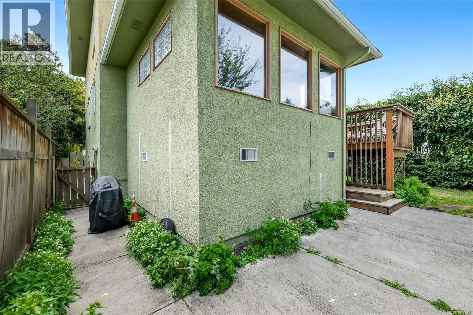 1138 Oxford St