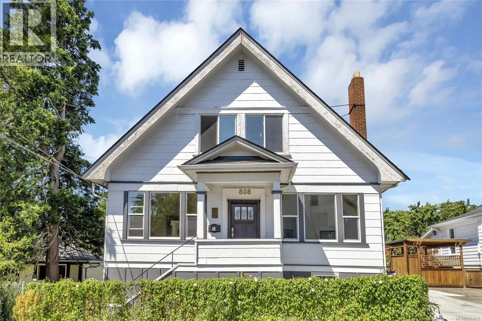 808 Russell St