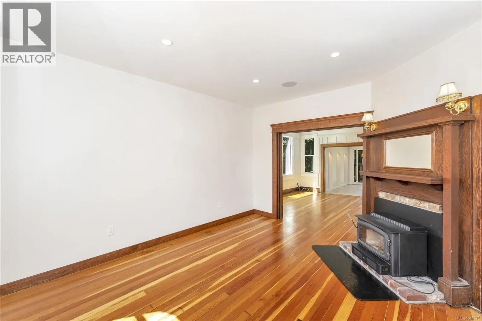 808 Russell St