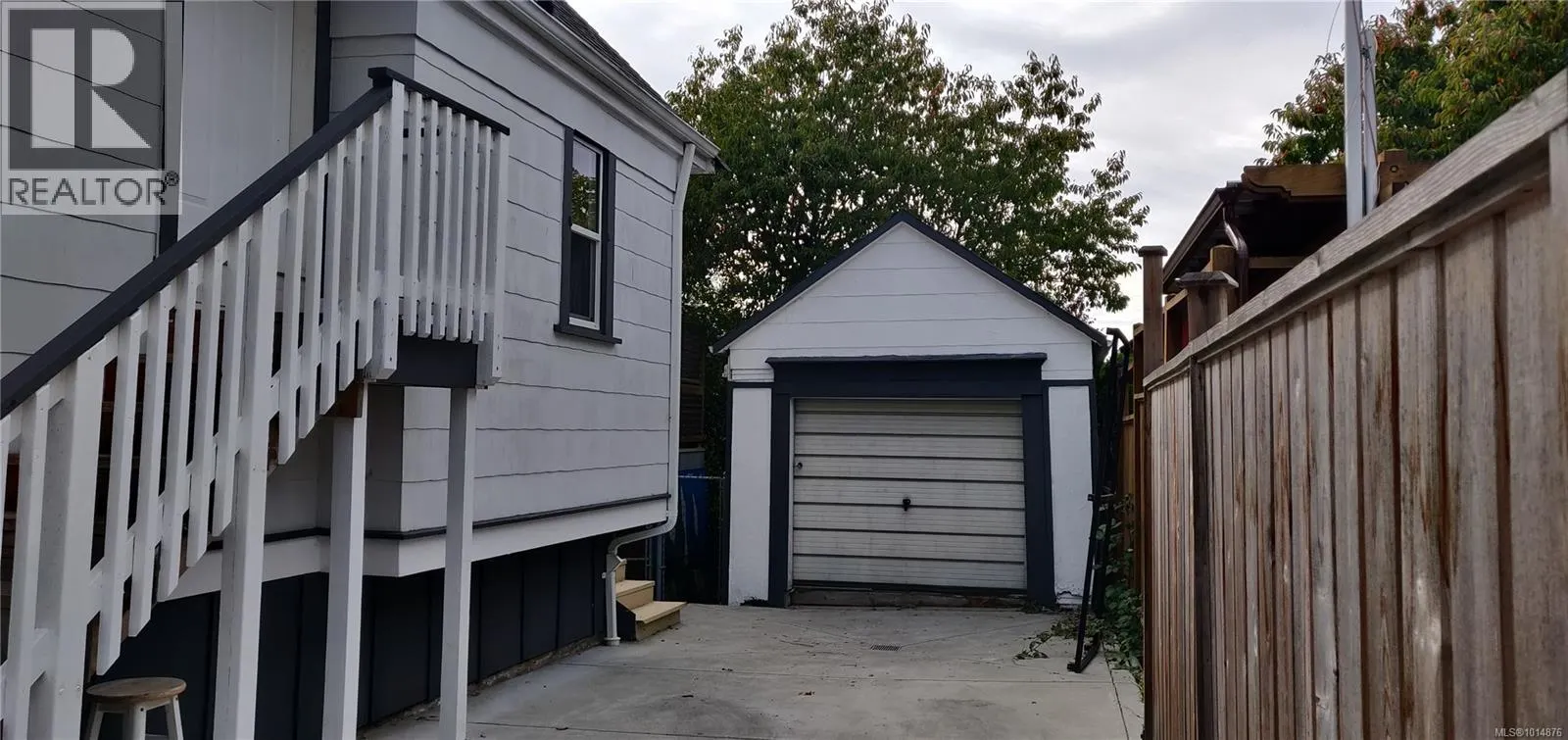 808 Russell St