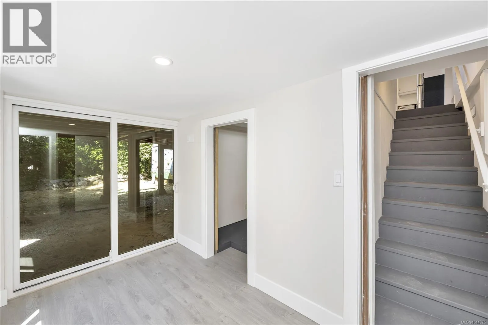808 Russell St