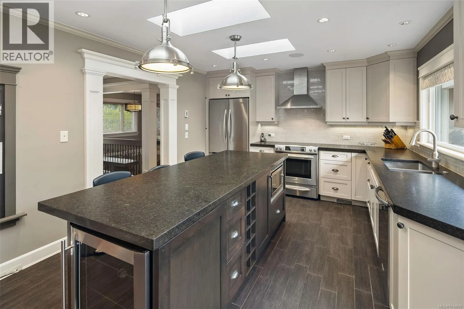 3465 Cadboro Bay Rd