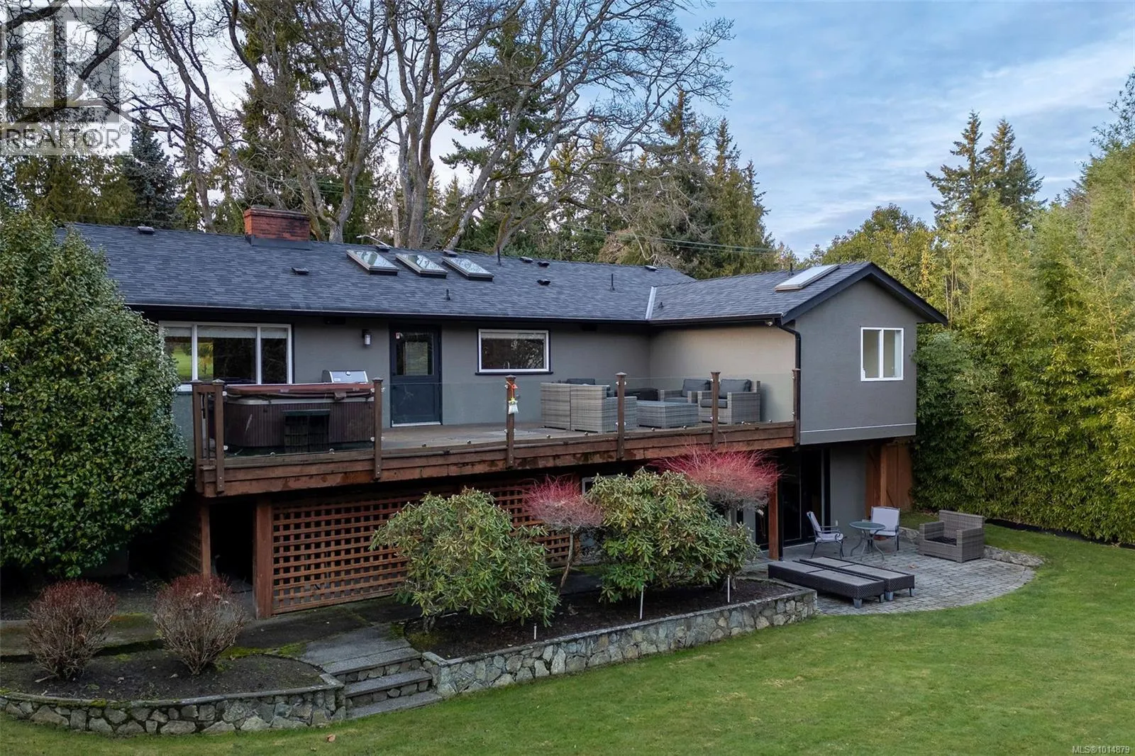 3465 Cadboro Bay Rd
