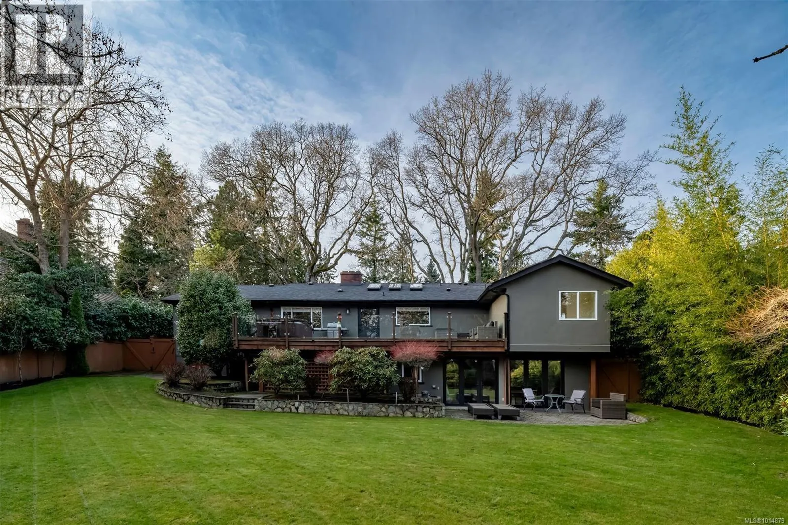 3465 Cadboro Bay Rd