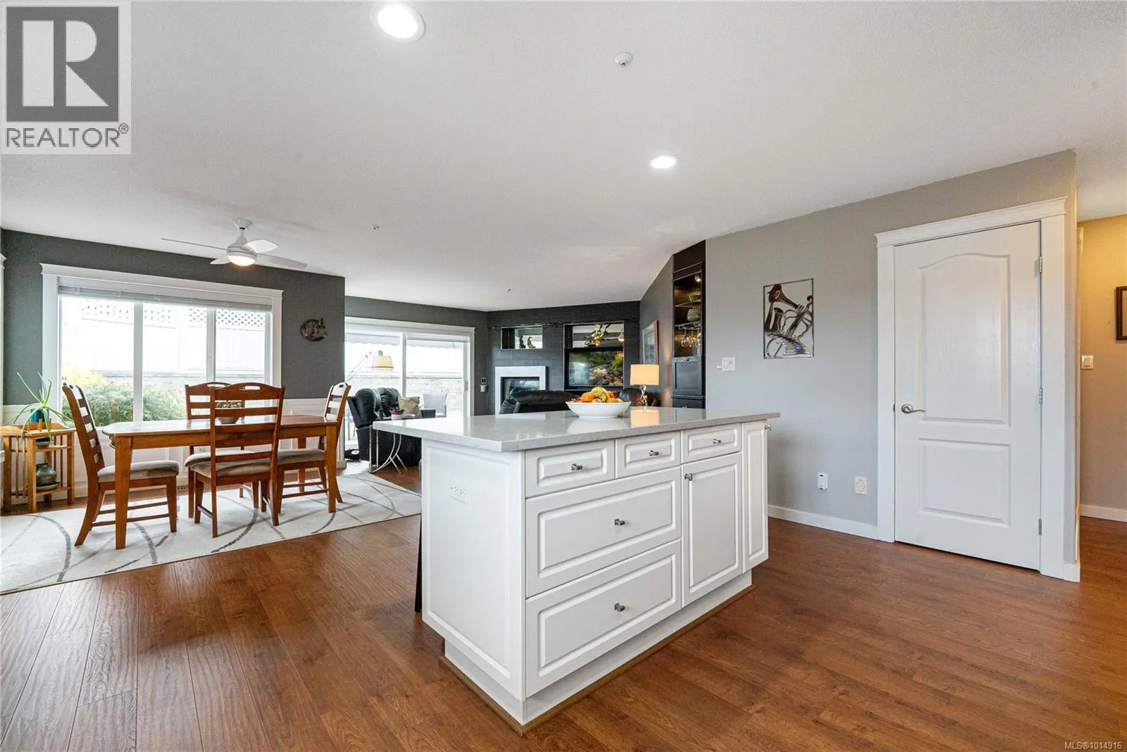 17 6595 Groveland Dr