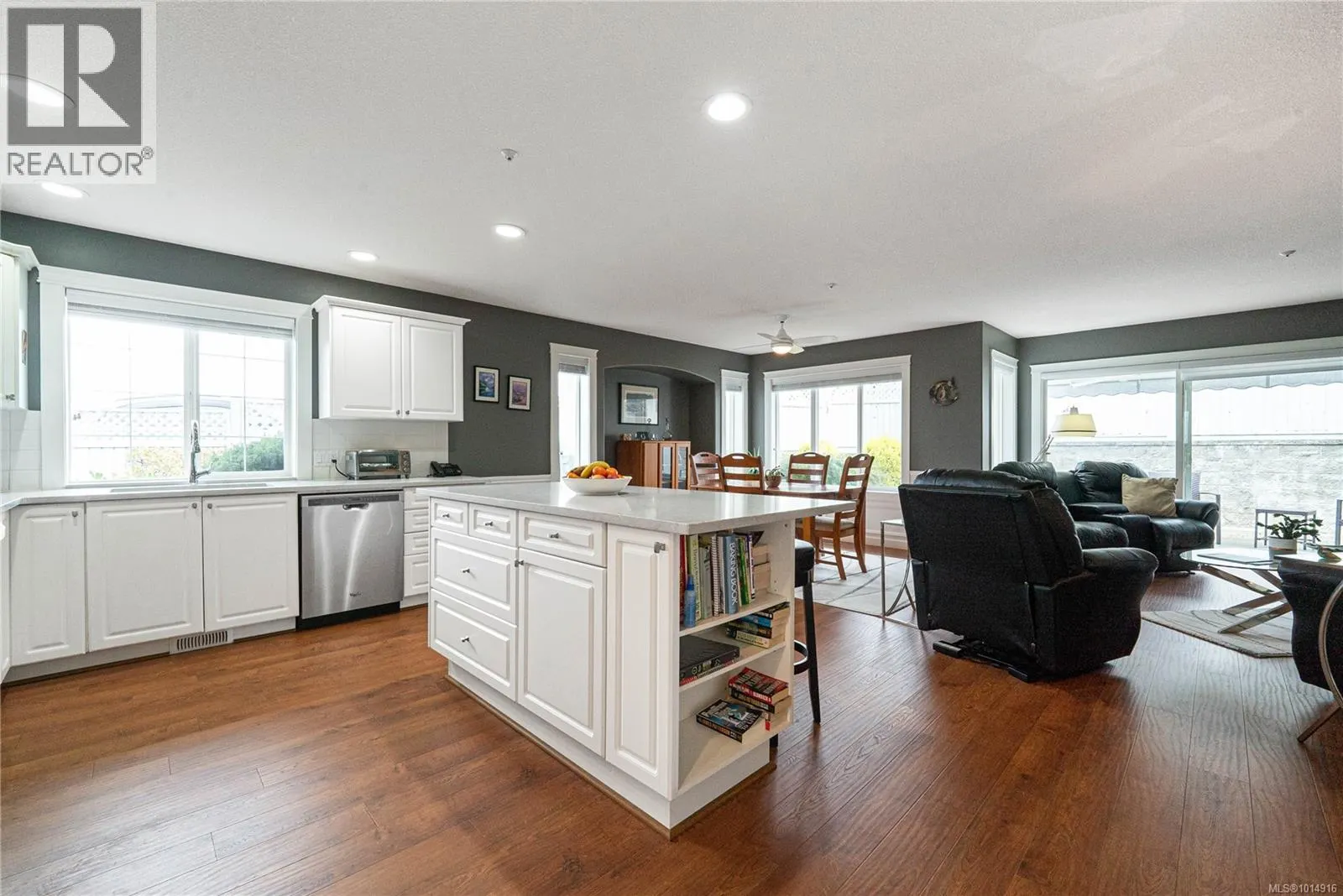 17 6595 Groveland Dr