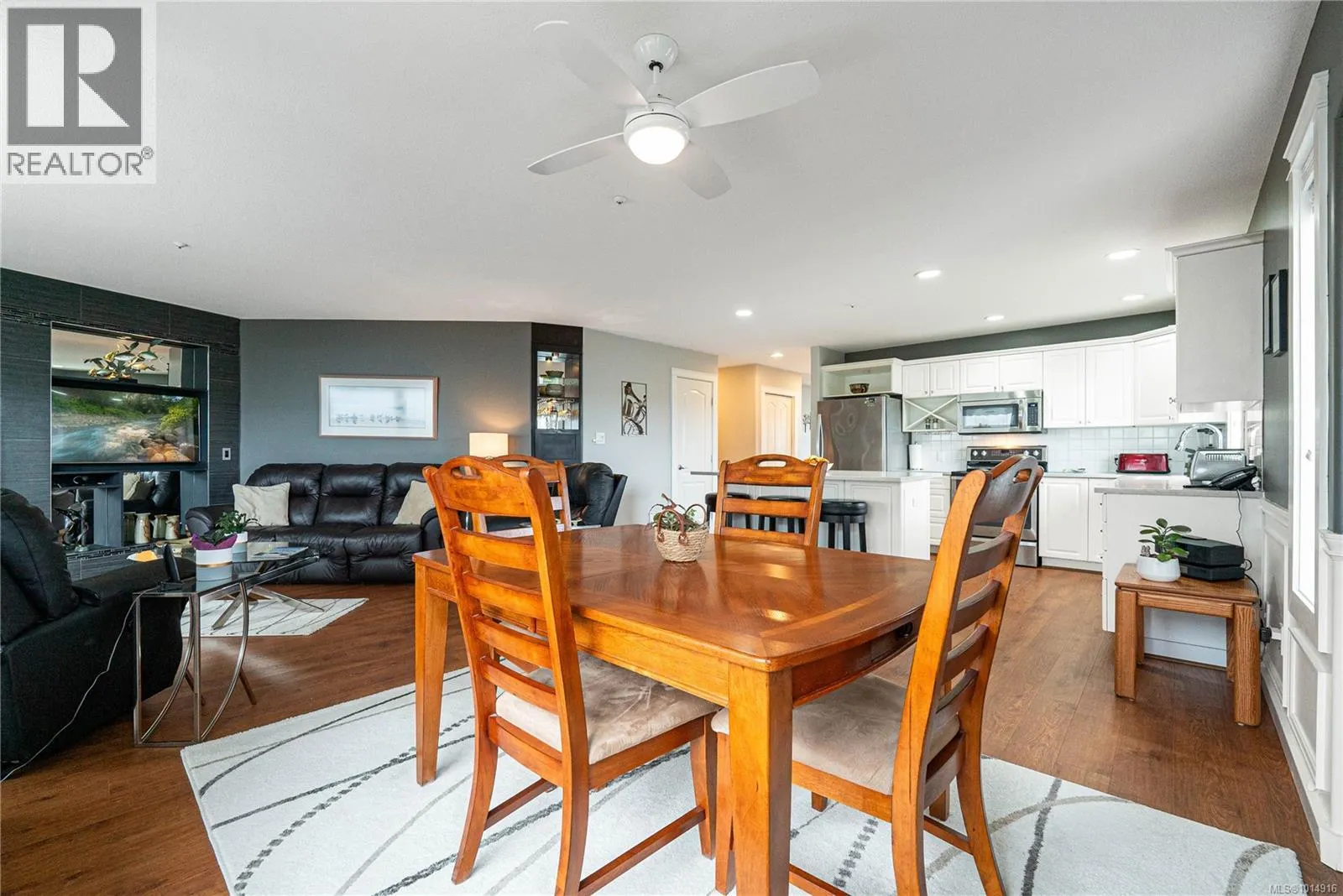 17 6595 Groveland Dr