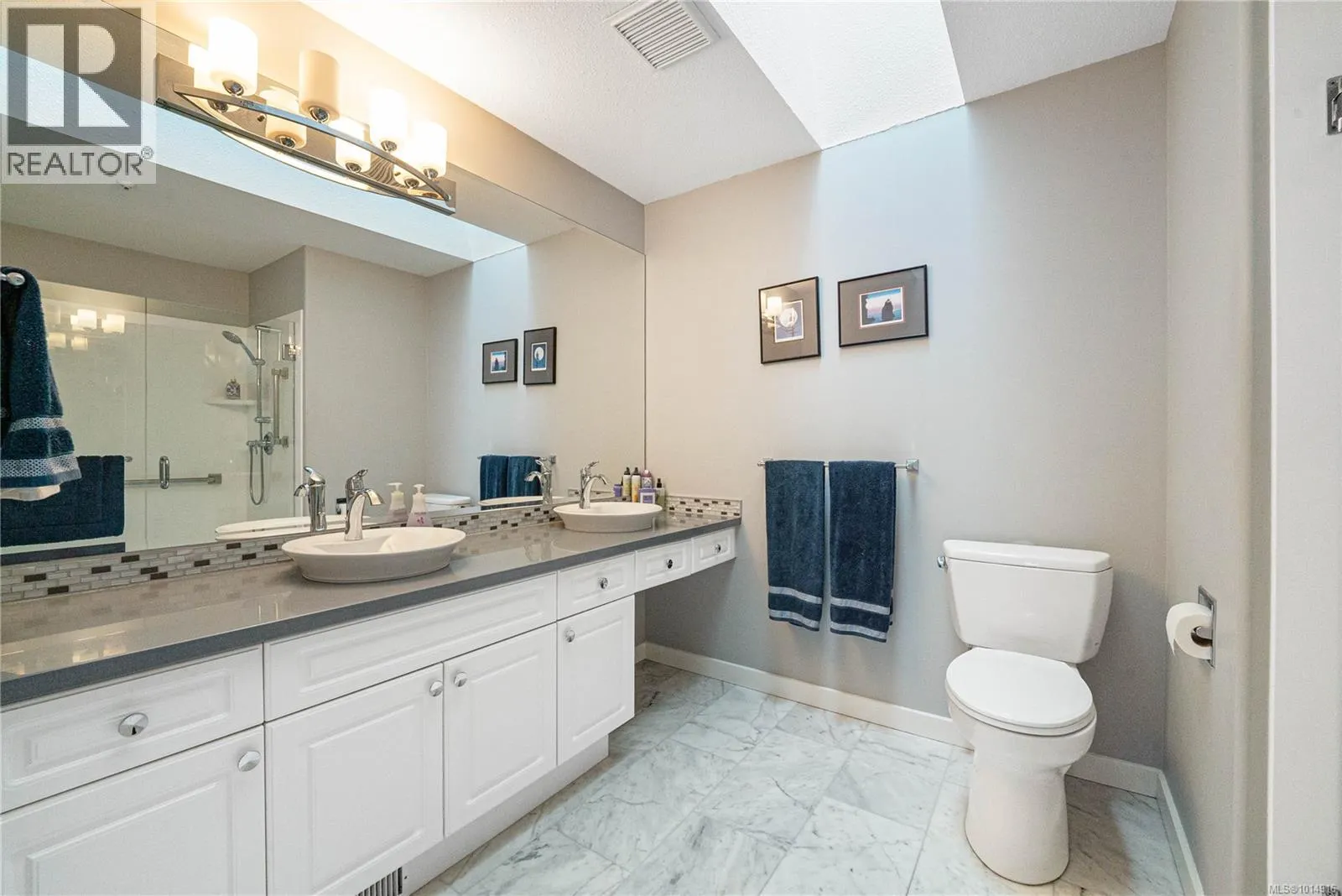 17 6595 Groveland Dr