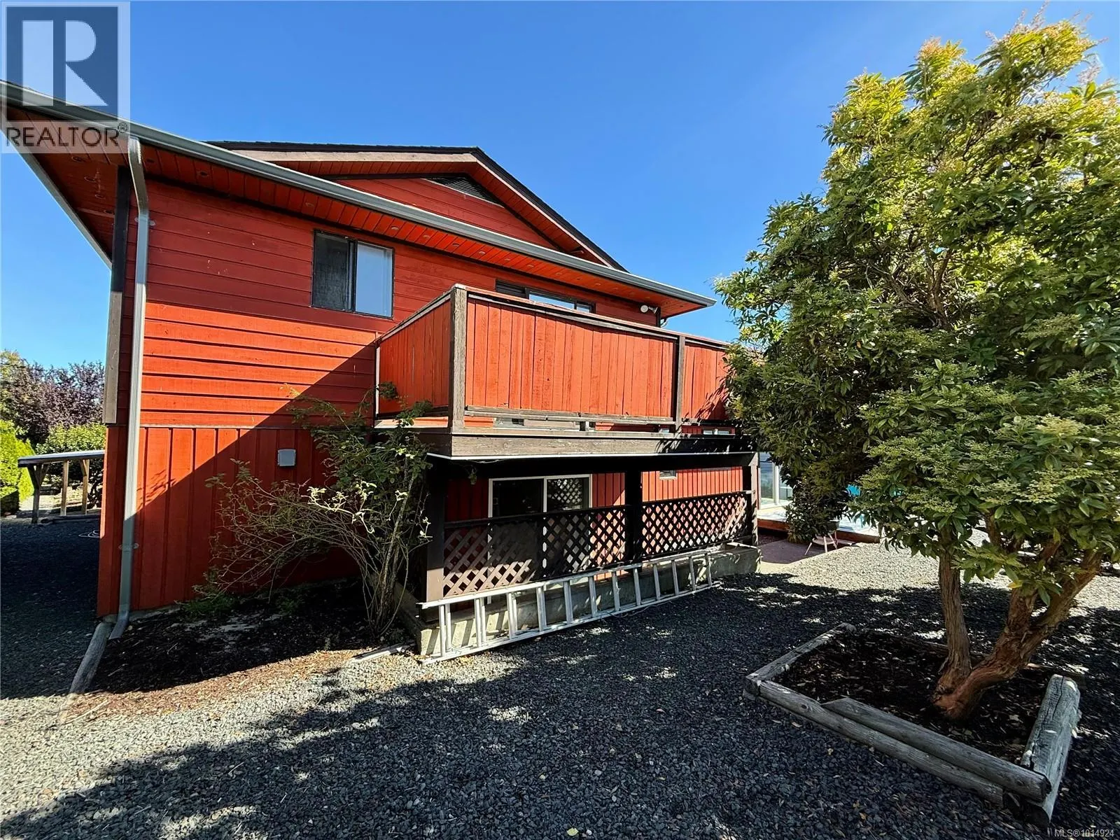 2460 Island Hwy S