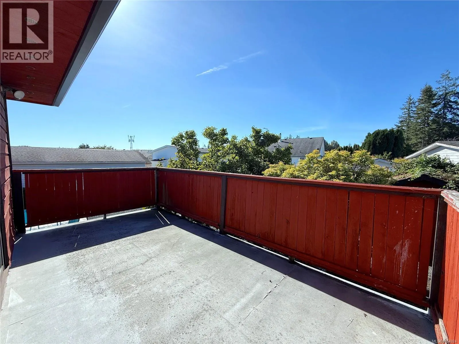 2460 Island Hwy S