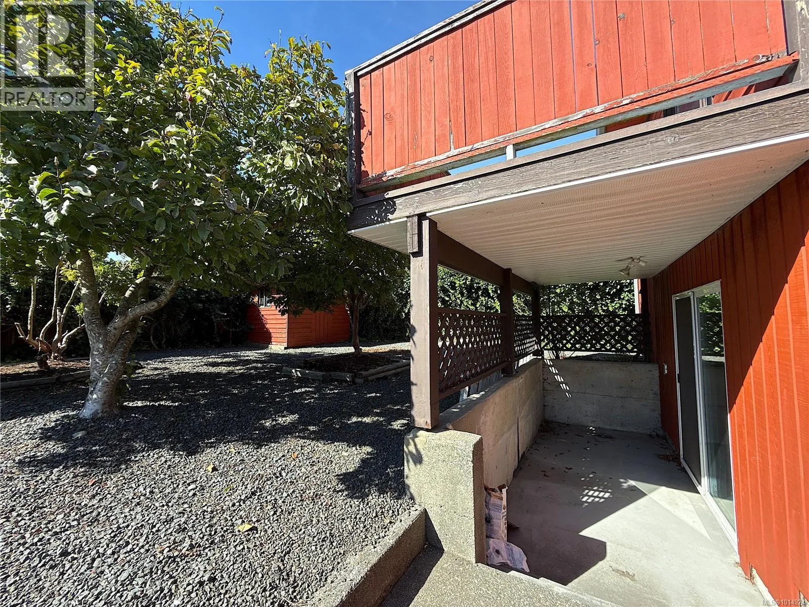 2460 Island Hwy S
