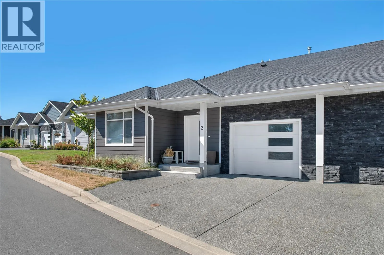 2 1580 Glen Eagle Dr