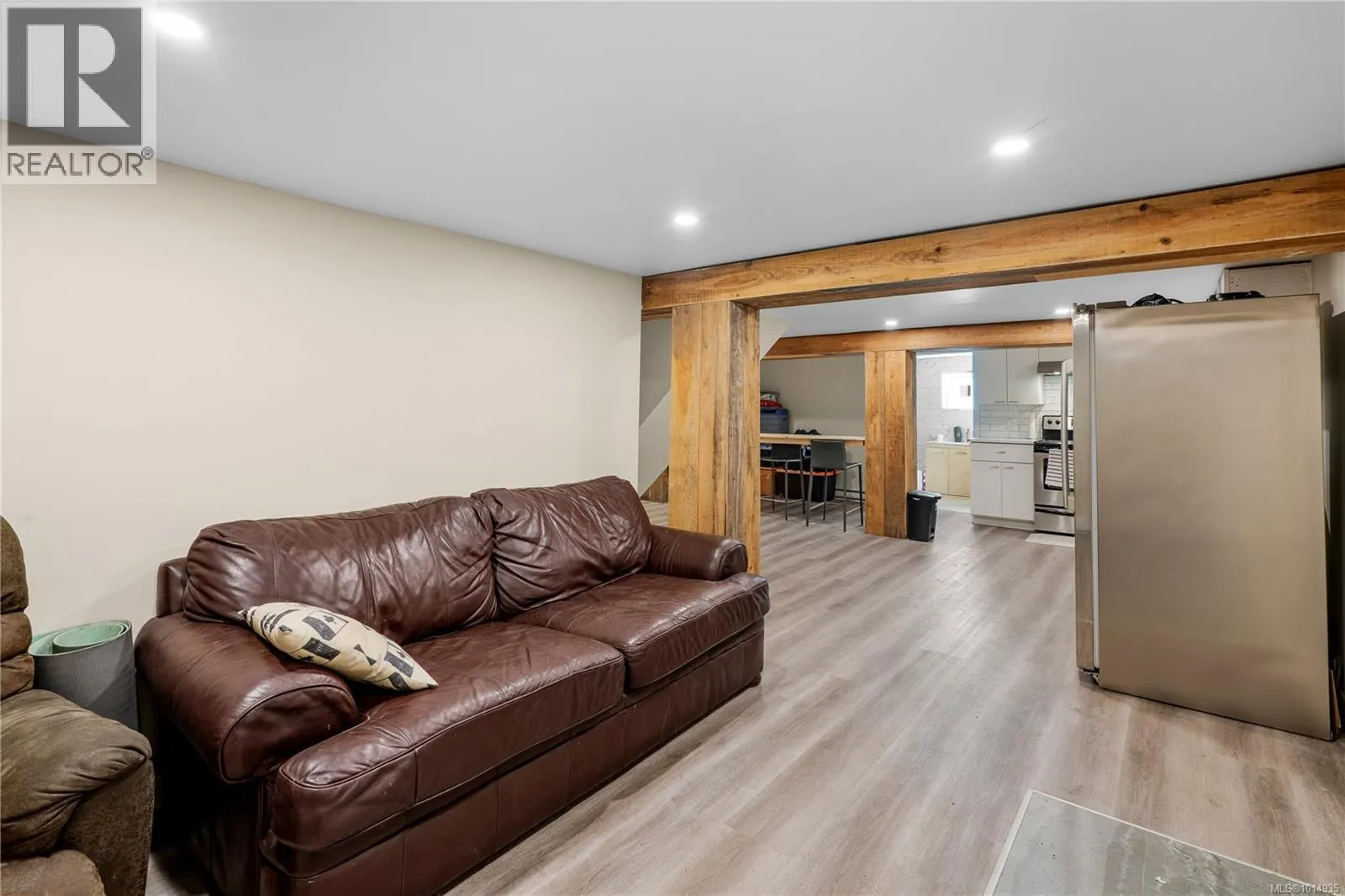 3276 Linwood Ave