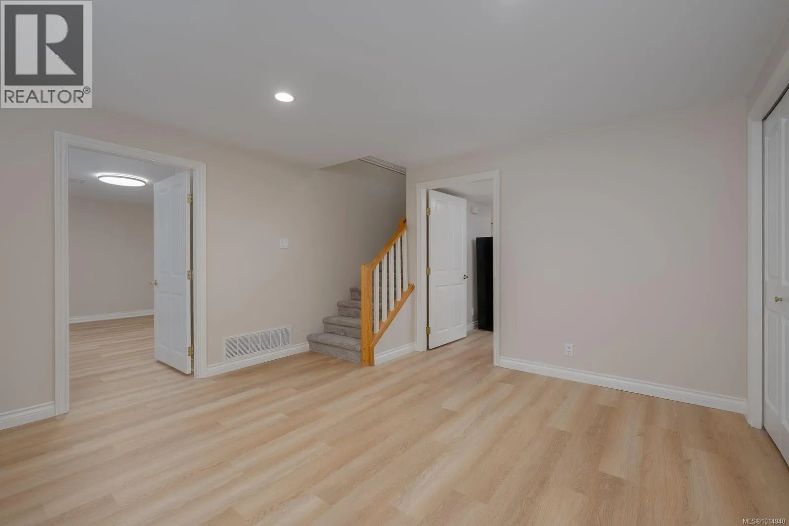 2380 Westhill Pl