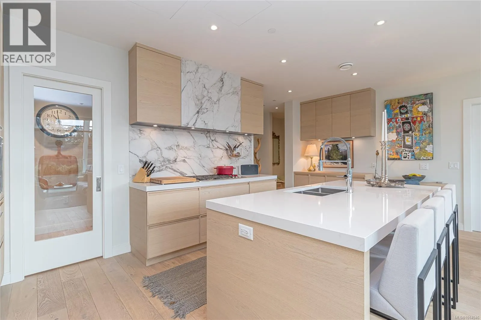 209 1916 Oak Bay Ave