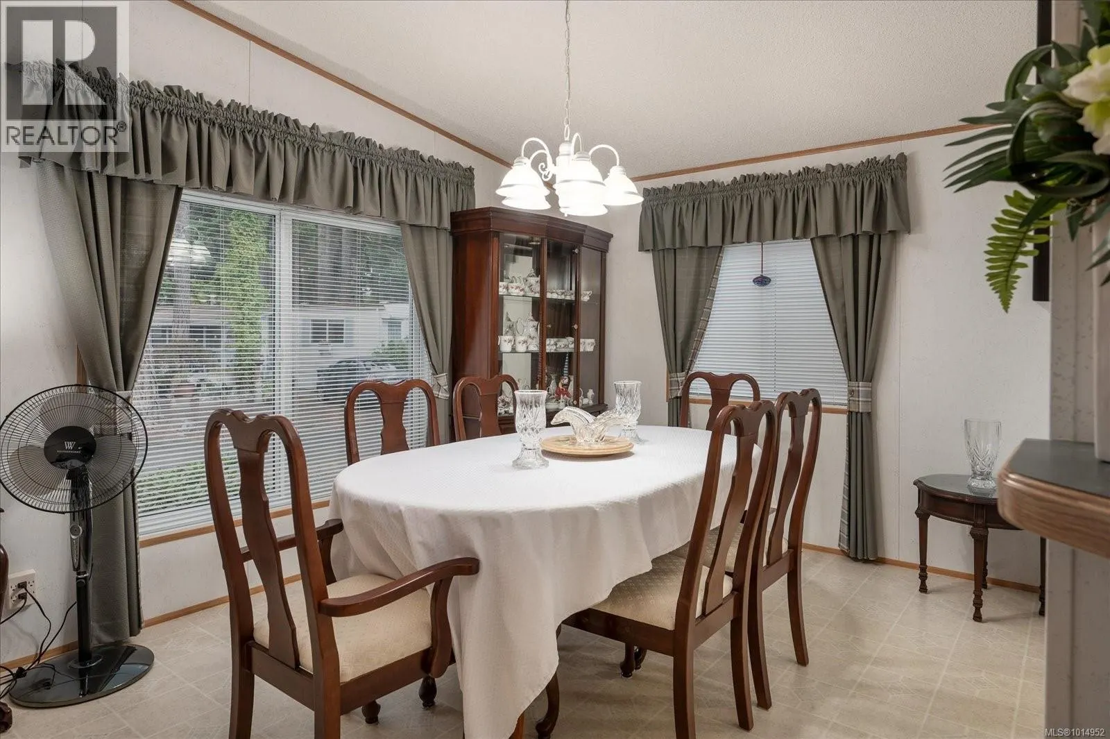 20 1247 Arbutus Rd