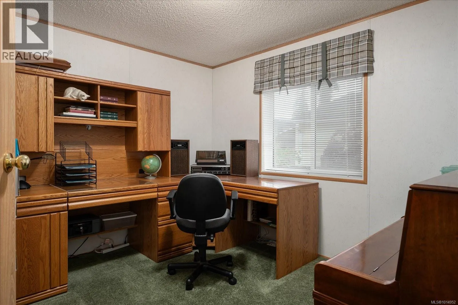 20 1247 Arbutus Rd