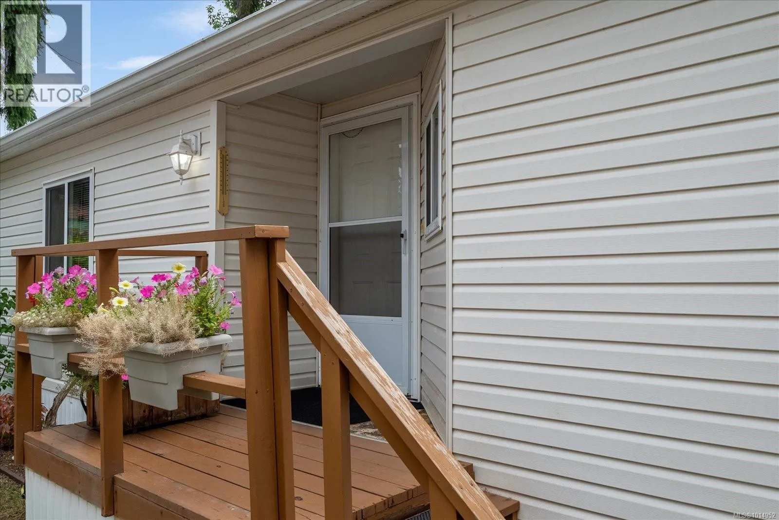 20 1247 Arbutus Rd