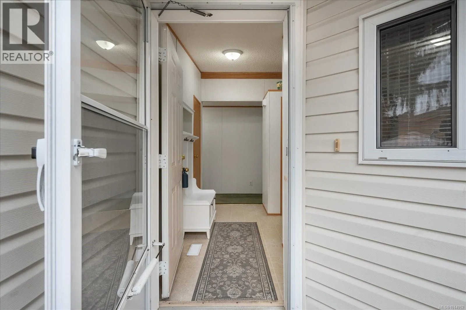 20 1247 Arbutus Rd