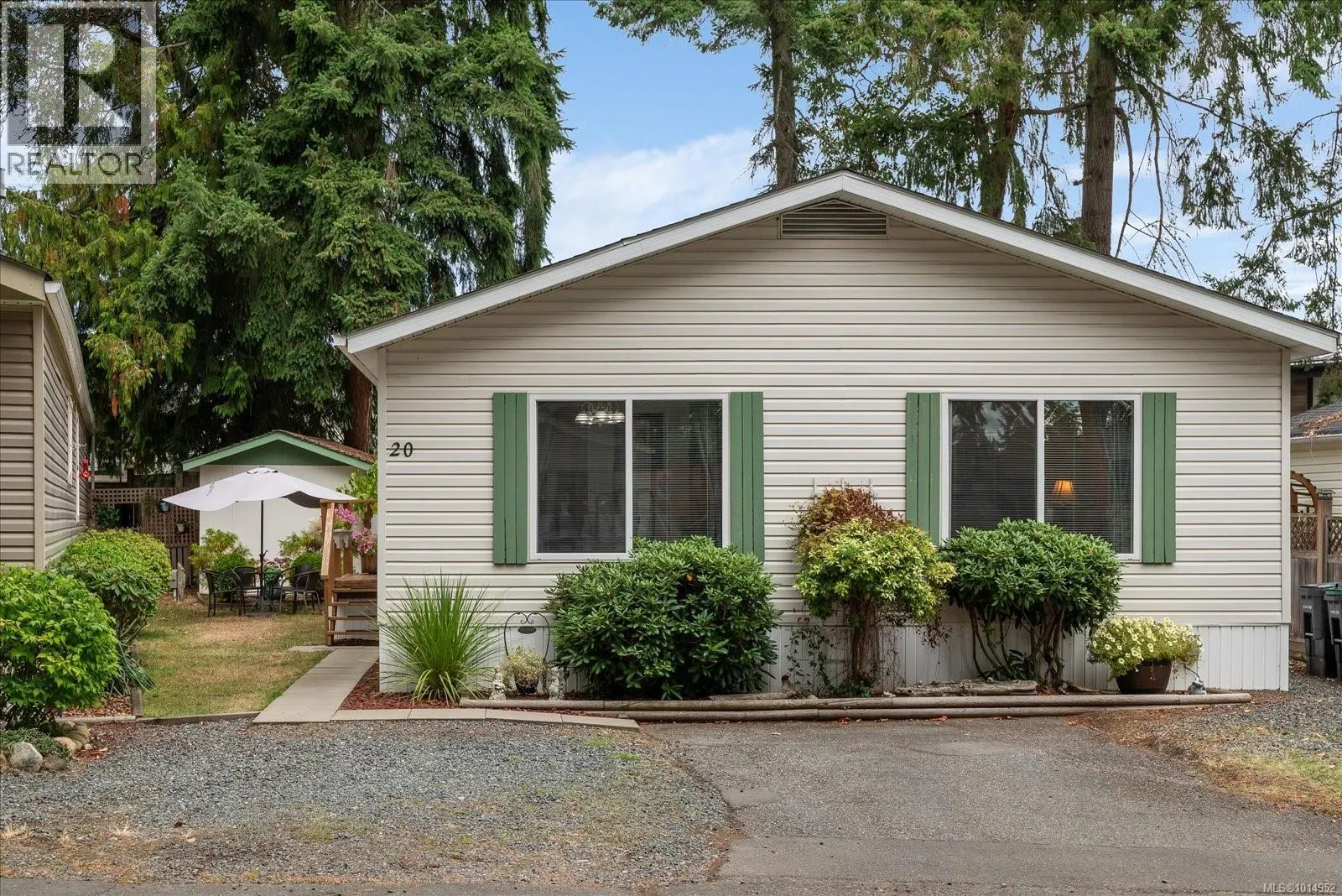 20 1247 Arbutus Rd