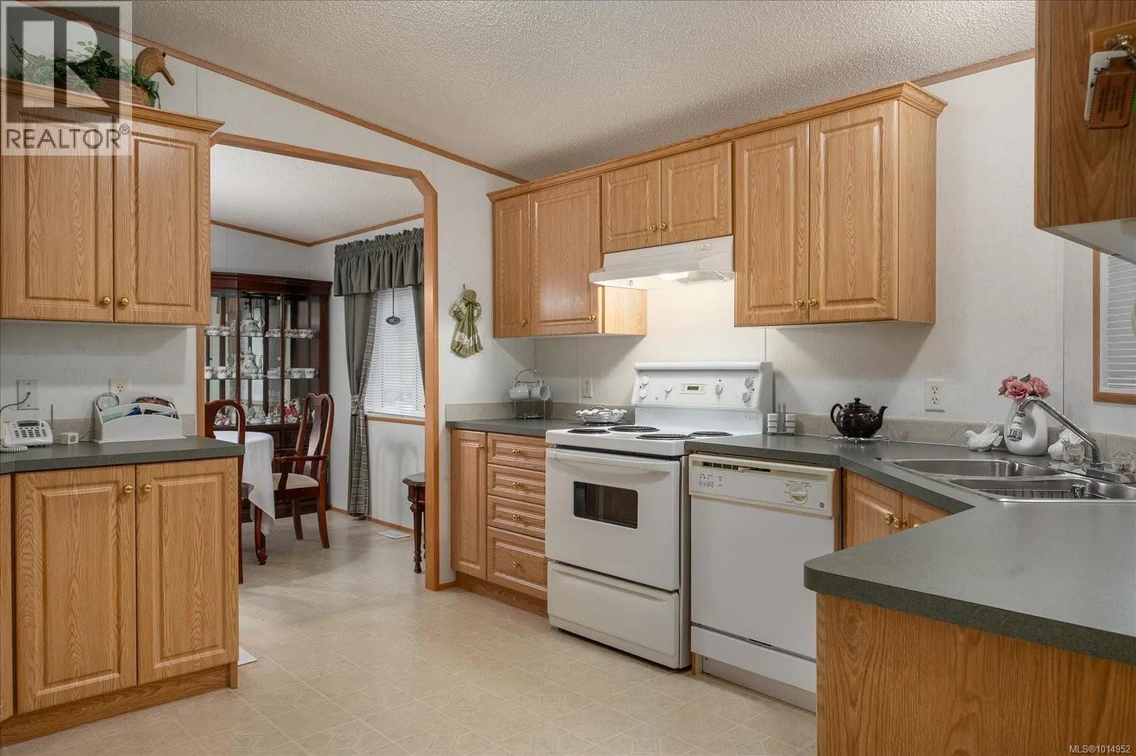 20 1247 Arbutus Rd
