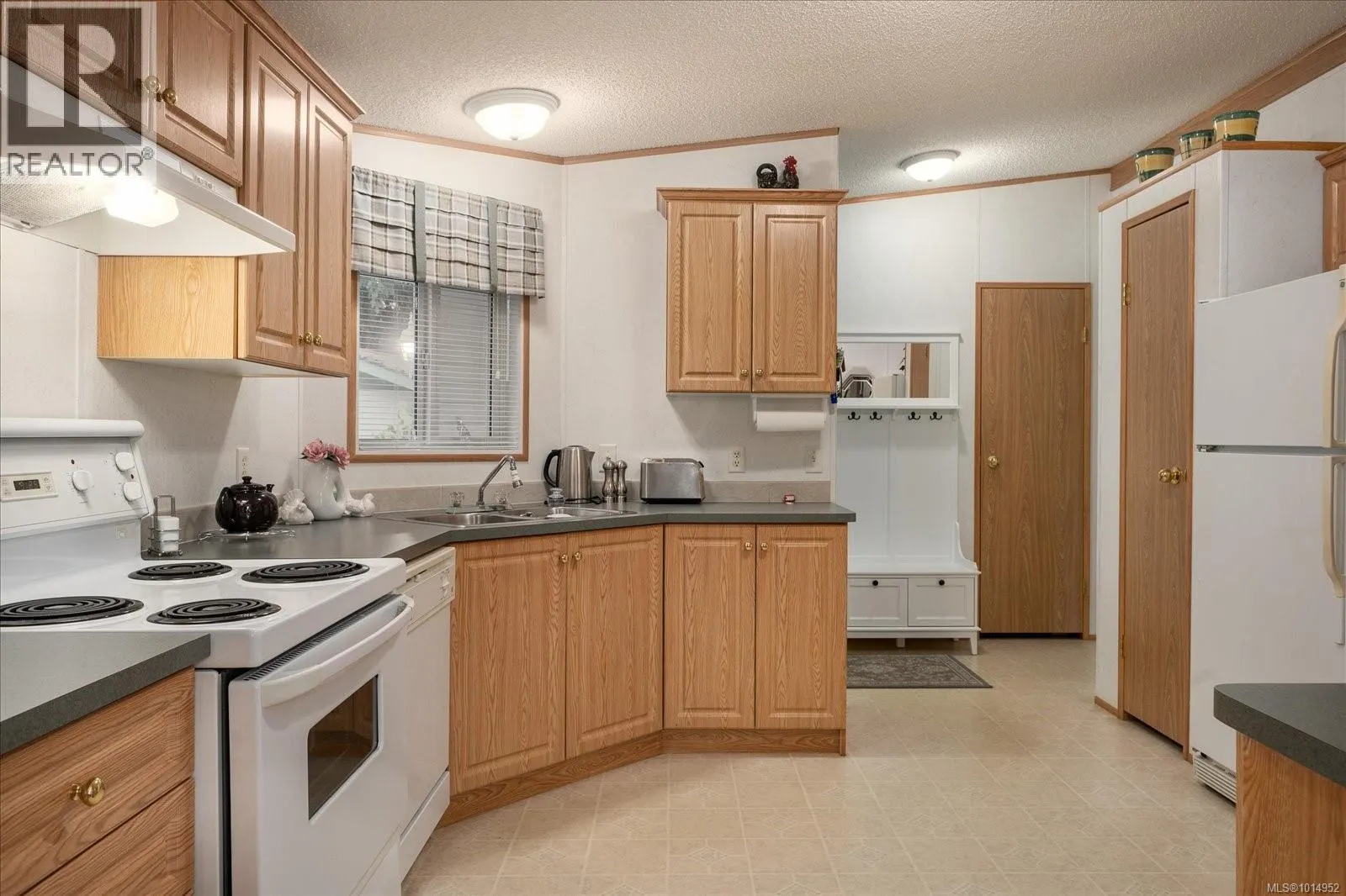 20 1247 Arbutus Rd