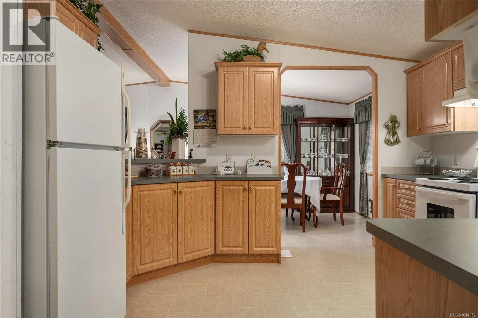 20 1247 Arbutus Rd