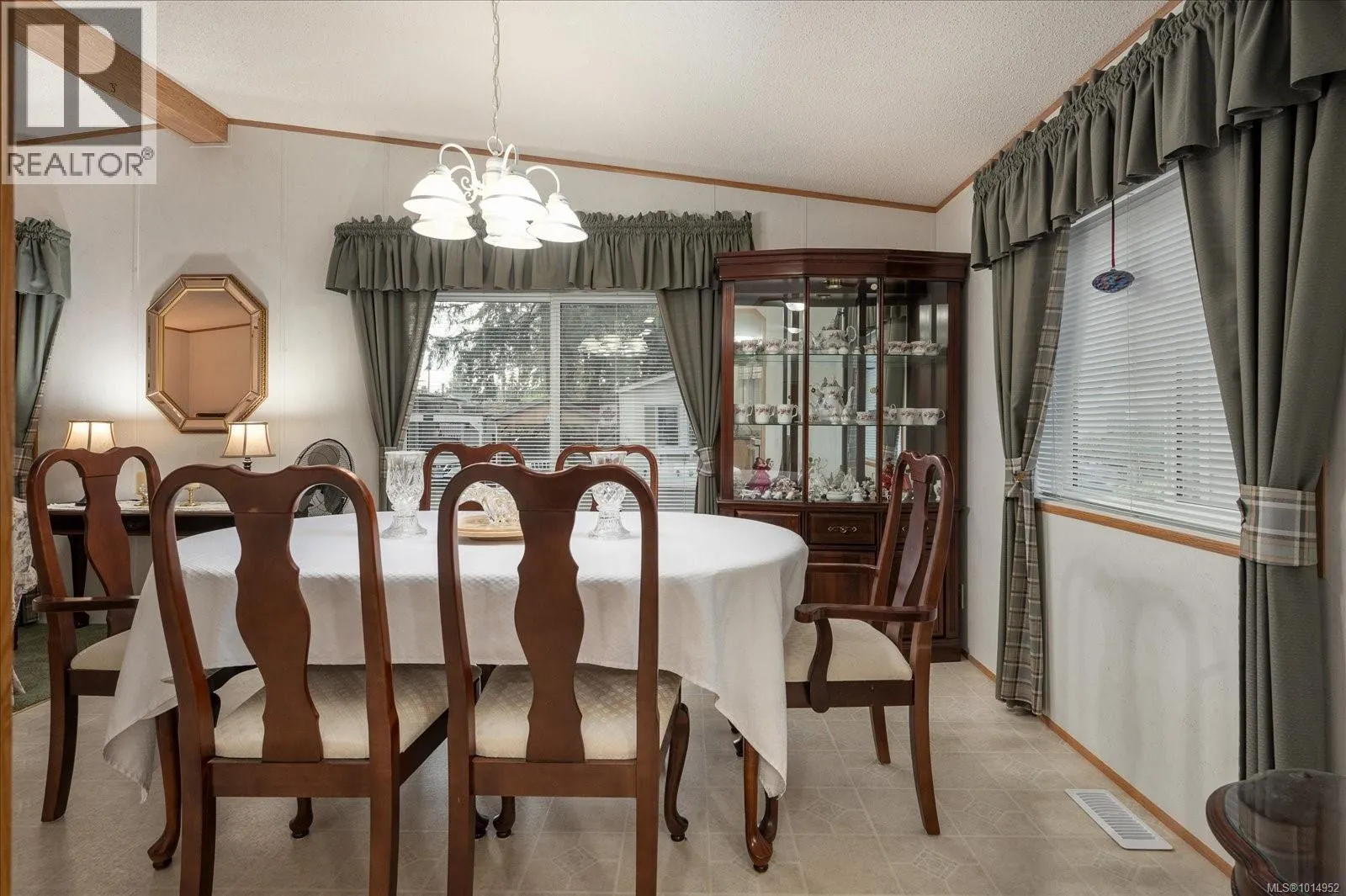 20 1247 Arbutus Rd